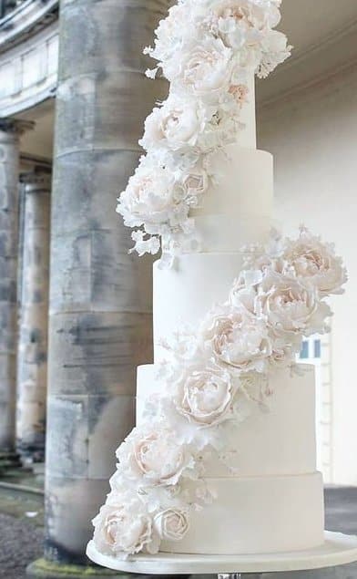 Trend Alert: 2024 Wedding Cake Trends